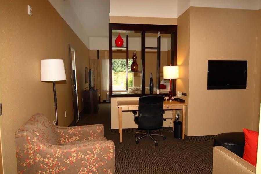 Cambria Hotel Traverse City Zewnętrze zdjęcie